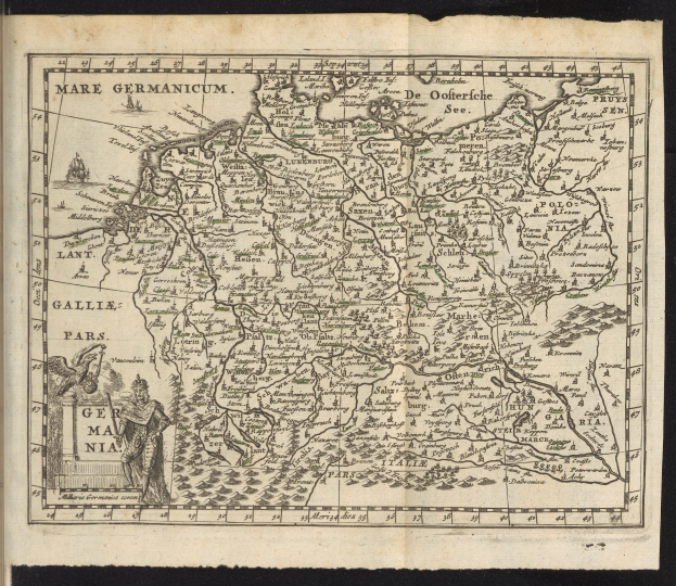 Ein Plan einer vorgeschlagenen Wohnsiedlung auf einem Blatt Papier, unterteilt in farbcodierte Abschnitte mit Etiketten und Text, der die Anzahl der Geb├Ąude, Stra├čen und andere Merkmale detailliert.