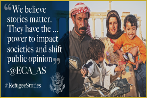 Ein Plakat mit einer strahlenden Familie von vier Personen auf der rechten Seite und Text auf der linken Seite, der "Wir glauben, dass Geschichten wichtig sind, sie haben die Kraft, Gesellschaften zu beeinflussen und öffentliche Meinung zu verschieben @ECA AS" lautet, mit einem Logo.