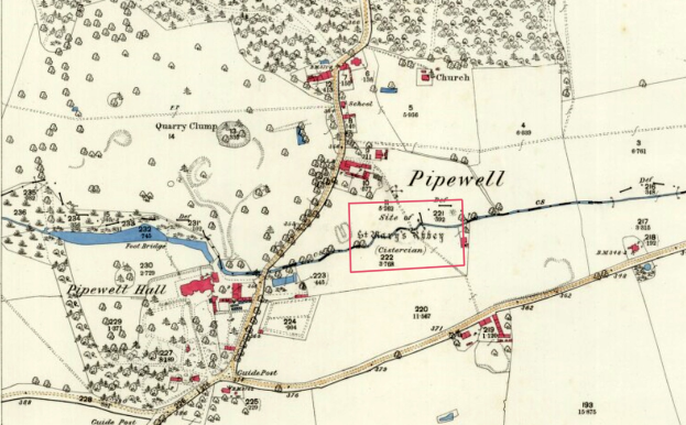 Ein detaillierter alter Stadtplan von Pipewell, der Straßen, Gebäude und Sehenswürdigkeiten mit Text und Nummern zeigt, die eine bestimmte Standortlage angeben.