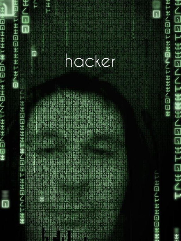 Das Gesicht eines Hackers auf einem Computermonitor mit dem Wort "Hacker" und Binärcode drumherum.