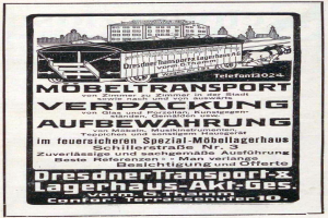 Anzeige für einen Zug mit einem Zugbild, Text 'Dresdner Transport & Lagerhaus-Akt-Ges' und Gebäuden im Hintergrund.