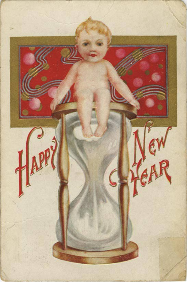 Eine alte Postkarte mit einem Baby auf einer Sanduhr sitzend und "Frohes neues Jahr" in einer verzierten Schrift, das Baby tr├Ągt ein wei├čes Kleid und hat einen ruhigen Gesichtsausdruck, die Sanduhr ist mit Sand gefüllt.