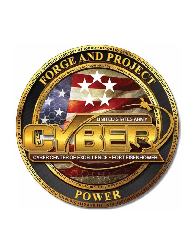 Logo des United States Army Cyber Center of Excellence, Fort Eisenhower, mit einem blauen Kreis und einem weißen Stern sowie der Beschriftung "Forge and Project Cyber Power" darunter in fetter schwarzer Schrift.